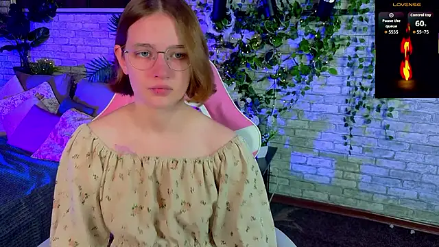 Mia Mooore online show from January 2026 01:37:02 PM