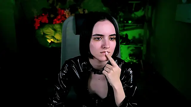 KateWillows online show from April 2026 12:29:02 PM