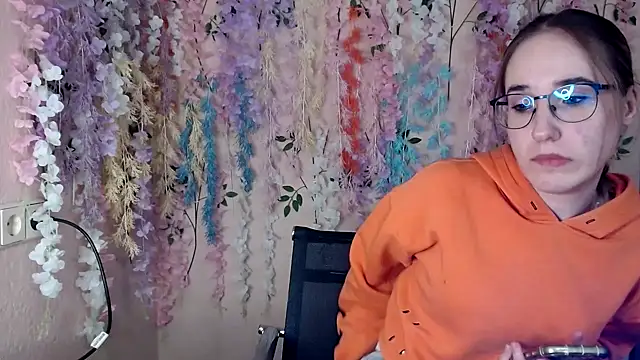 Moon  Lily online show from December 2025 03:18:02 PM