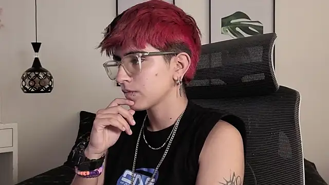 Snapshot of valeryevansvg chatting on December 2025 12:21:02 PM valeryevansvg online show from December 2025 12:21:02 PM