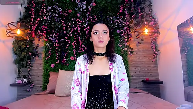 CharlotteKraviz online show from December 2025 07:11:01 PM