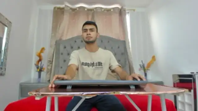 Snapshot of WillSainz chatting on December 2025 12:33:02 PM WillSainz online show from December 2025 12:33:02 PM