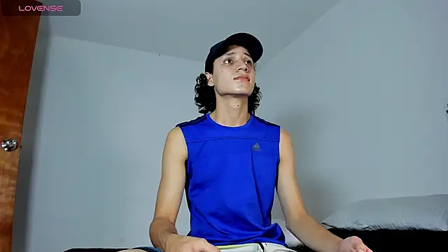 Esteban2  online show from February 2026 07:18:01 PM