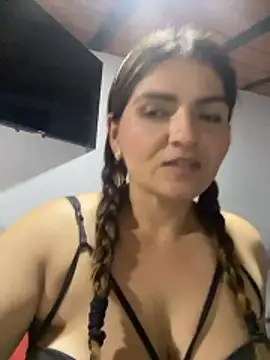 RosaliaVicky online show from January 2026 01:32:01 AM