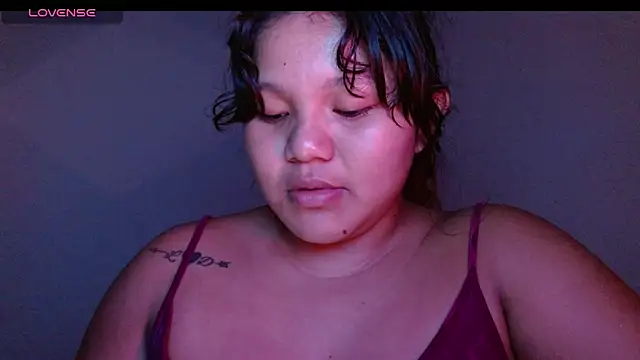 Snapshot of Yourgirl-thaly20 chatting on December 2025 06:29:02 AM Yourgirl-thaly20 online show from December 2025 06:29:02 AM