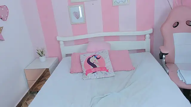 Snapshot of Amaia_Monroe chatting on December 2025 04:25:01 PM Amaia Monroe online show from December 2025 04:25:01 PM