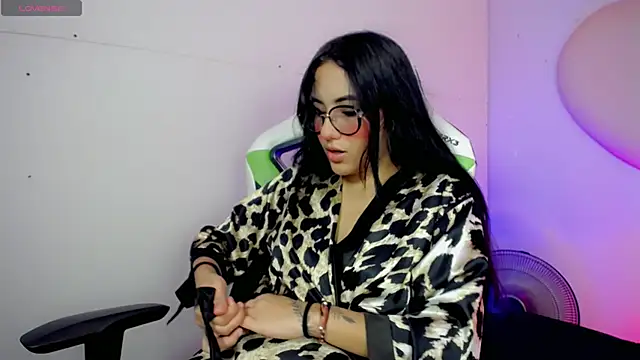 Snapshot of Mishell_hot_ chatting on November 2025 08:57:01 PM Mishell hot online show from November 2025 08:57:01 PM