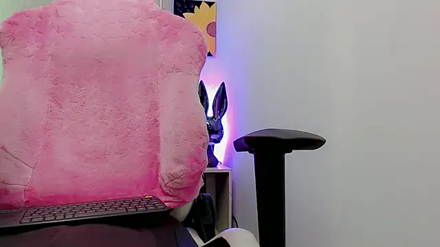 Mishell hot  online show from February 2026 07:45:02 PM