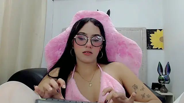 Mishell hot  online show from February 2026 08:45:02 PM