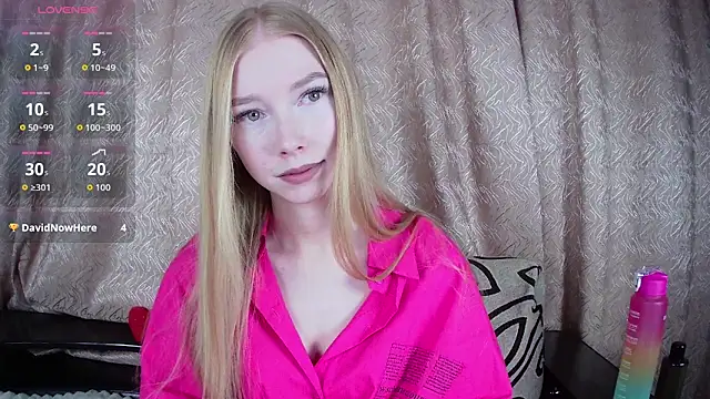 Snapshot of Rysella chatting on December 2025 12:43:01 PM Rysella online show from December 2025 12:43:01 PM