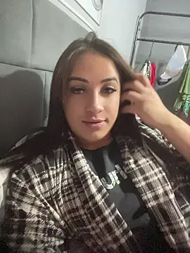 larysinha online show from June 2026 11:09:01 PM