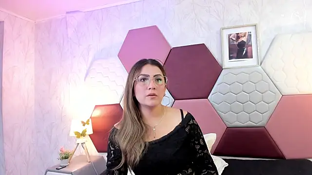 AriaRous online show from April 2026 04:31:02 PM
