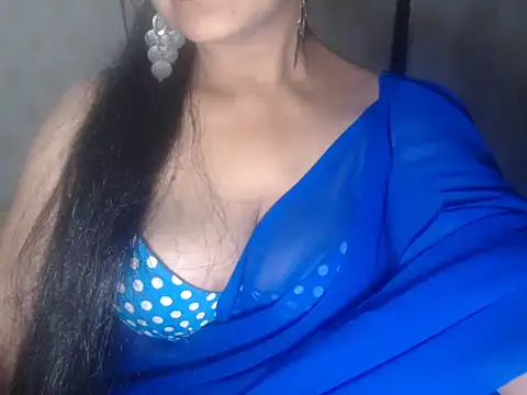 Hotronita123 online show from May 2026 05:52:02 PM