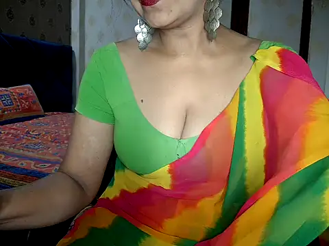 Hotronita123 online show from June 2026 05:37:01 PM