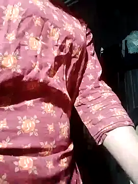 qeen3321 online show from December 2025 02:59:02 PM