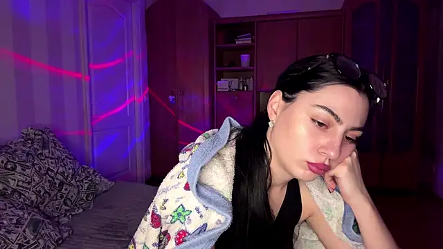 Snapshot of Radiant_Luna chatting on December 2025 06:23:01 PM Radiant Luna online show from December 2025 06:23:01 PM