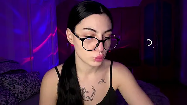 Snapshot of Radiant_Luna chatting on December 2025 09:09:02 PM Radiant Luna online show from December 2025 09:09:02 PM