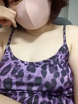 Snapshot of miniiceyya chatting on February 2026 04:28:02 PM miniiceyya online show from February 2026 04:28:02 PM