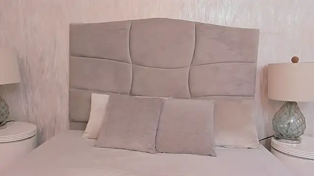 Naomii BDSM online show from December 2025 11:40:02 AM