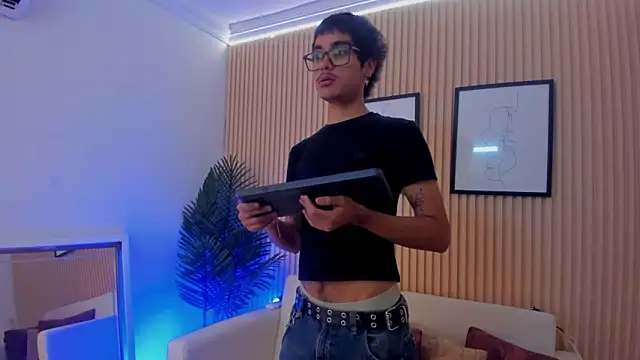 Snapshot of Antonio_rowan chatting on December 2025 01:31:02 PM Antonio rowan online show from December 2025 01:31:02 PM