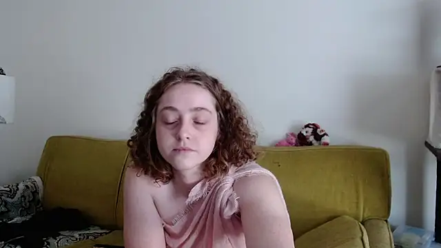 Snapshot of DeliaBlew chatting on May 2026 04:47:01 PM DeliaBlew online show from May 2026 04:47:01 PM