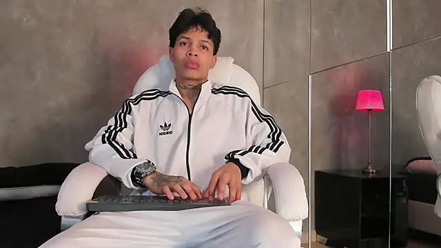 Snapshot of Renzo_Dogan chatting on December 2025 07:19:02 PM Renzo Dogan online show from December 2025 07:19:02 PM