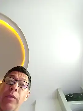 JRAdams23 online show from December 2025 04:47:01 PM