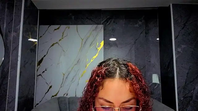 Snapshot of Merida_b chatting on December 2025 07:21:02 PM Merida b online show from December 2025 07:21:02 PM