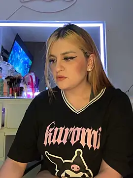 Snapshot of kira_velour chatting on December 2025 12:26:02 AM kira velour online show from December 2025 12:26:02 AM