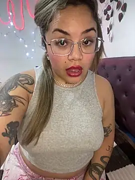 Lindalatina2001 online show from May 2026 11:35:01 PM