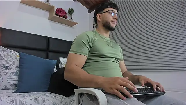 mike foxxx  online show from February 2026 03:32:02 AM