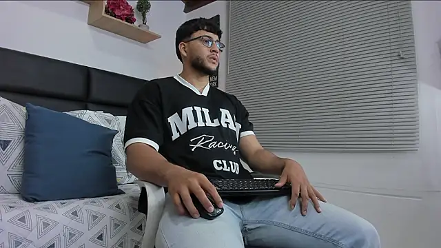 mike foxxx  online show from February 2026 01:25:01 PM