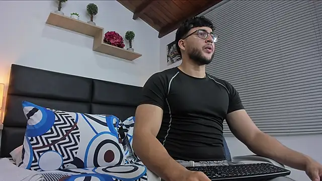 mike foxxx  online show from February 2026 03:33:01 AM