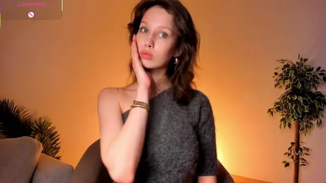 Snapshot of LachelleFrommer chatting on March 2026 02:28:02 AM LachelleFrommer online show from March 2026 02:28:02 AM