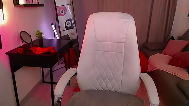 Eliza Bennet online show from March 2026 07:34:02 AM