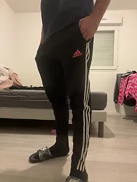 grosqueue3838 online show from December 2025 04:57:01 PM