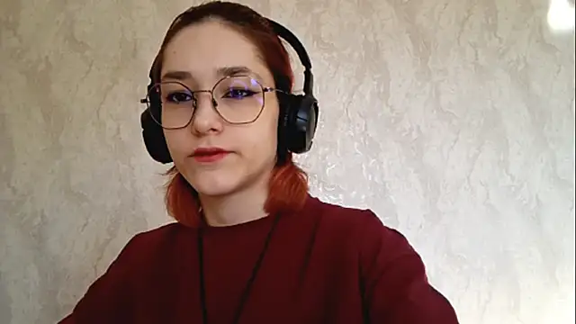 Snapshot of LinaWatter chatting on December 2025 08:30:02 AM LinaWatter online show from December 2025 08:30:02 AM