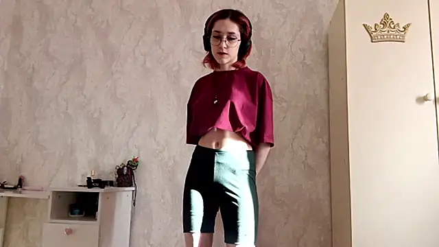 Snapshot of LinaWatter chatting on December 2025 08:51:02 AM LinaWatter online show from December 2025 08:51:02 AM