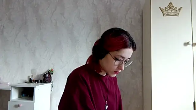 Snapshot of LinaWatter chatting on December 2025 08:30:01 AM LinaWatter online show from December 2025 08:30:01 AM