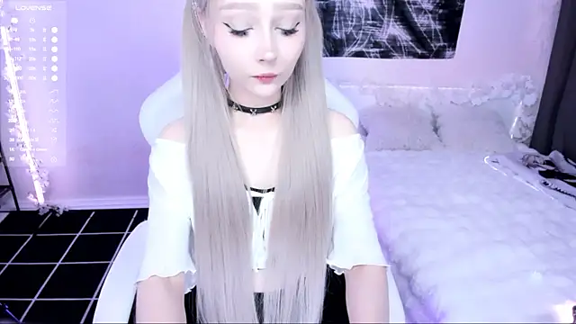 Snapshot of lyric4 chatting on June 2026 10:15:02 PM lyric4 online show from June 2026 10:15:02 PM