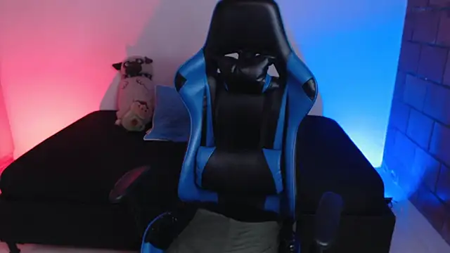 Baby-DommePet online show from December 2025 03:30:01 PM