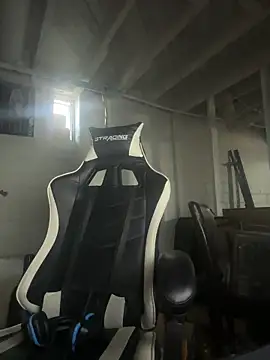 Snapshot of DkAuxier1 chatting on December 2025 06:56:02 PM DkAuxier1 online show from December 2025 06:56:02 PM