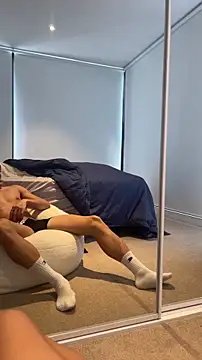 Snapshot of TheDomTop chatting on December 2025 03:04:01 AM TheDomTop online show from December 2025 03:04:01 AM