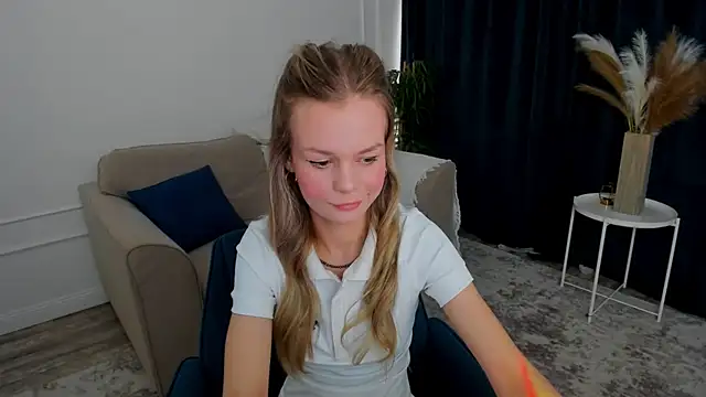 MidnighteAura online show from June 2026 05:06:02 PM