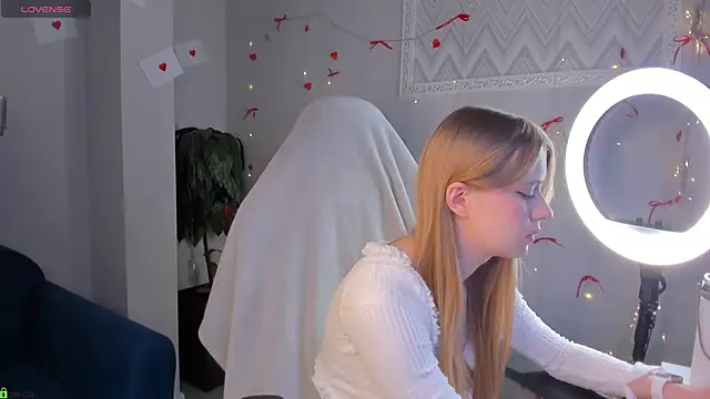 Victori Fox online show from April 2026 12:02:02 AM