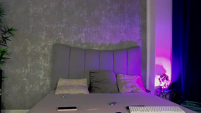 LucyRayy online show from March 2026 07:10:01 PM