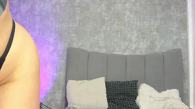 LucyRayy online show from March 2026 07:00:02 AM