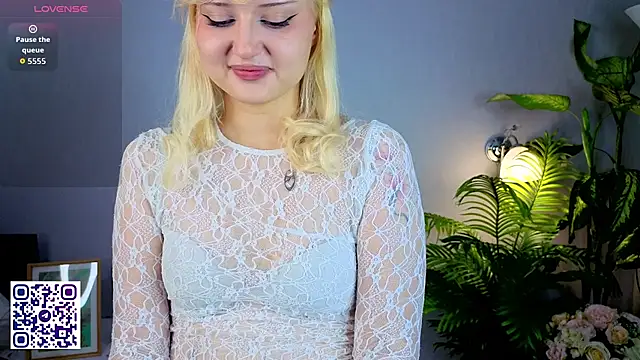 Snapshot of LeslieeWalker chatting on December 2025 05:07:02 PM LeslieeWalker online show from December 2025 05:07:02 PM