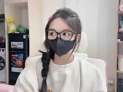 Snapshot of Yuyu-baobei chatting on March 2026 06:18:01 AM Yuyu-baobei online show from March 2026 06:18:01 AM