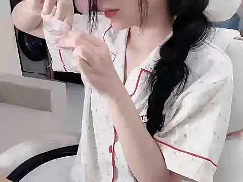 Snapshot of Yuyu-baobei chatting on May 2026 05:18:02 PM Yuyu-baobei online show from May 2026 05:18:02 PM